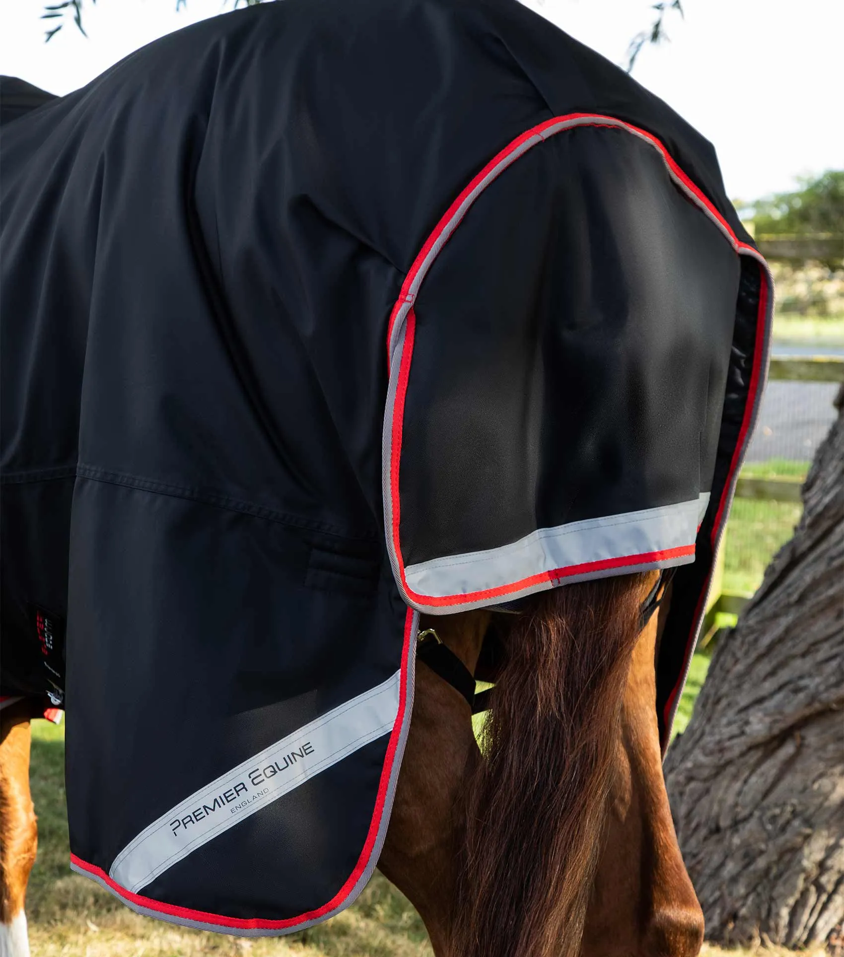 Buster Storm 400g Combo Turnout Rug with Snug-Fit Neck Black