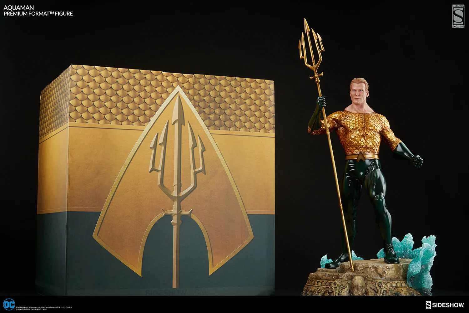 DC COMICS: Aquaman Premium Format™ Figure