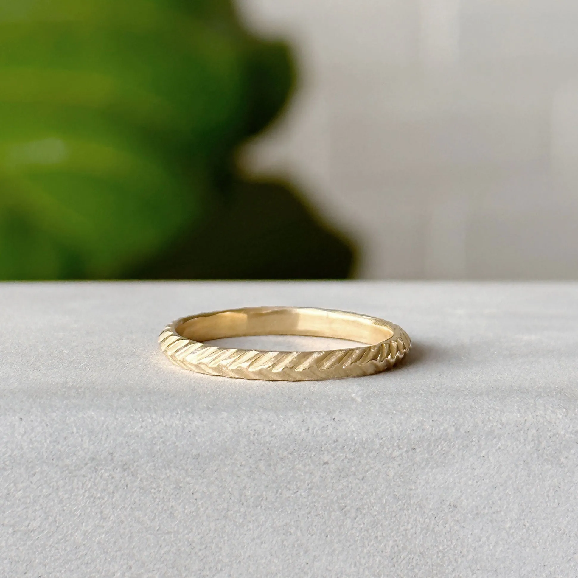 Herringbone Thin Band in Yellow Gold