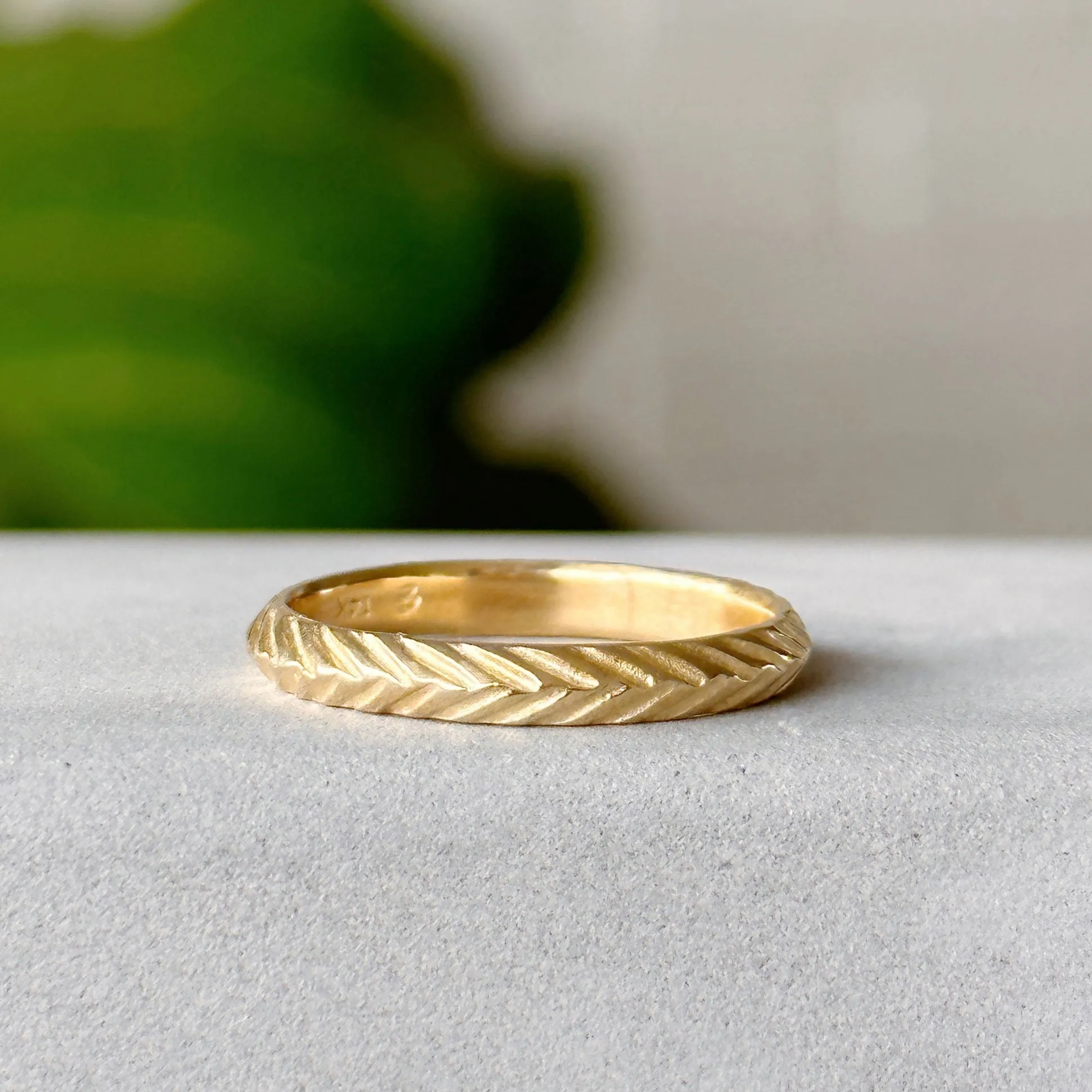 Herringbone Thin Band in Yellow Gold