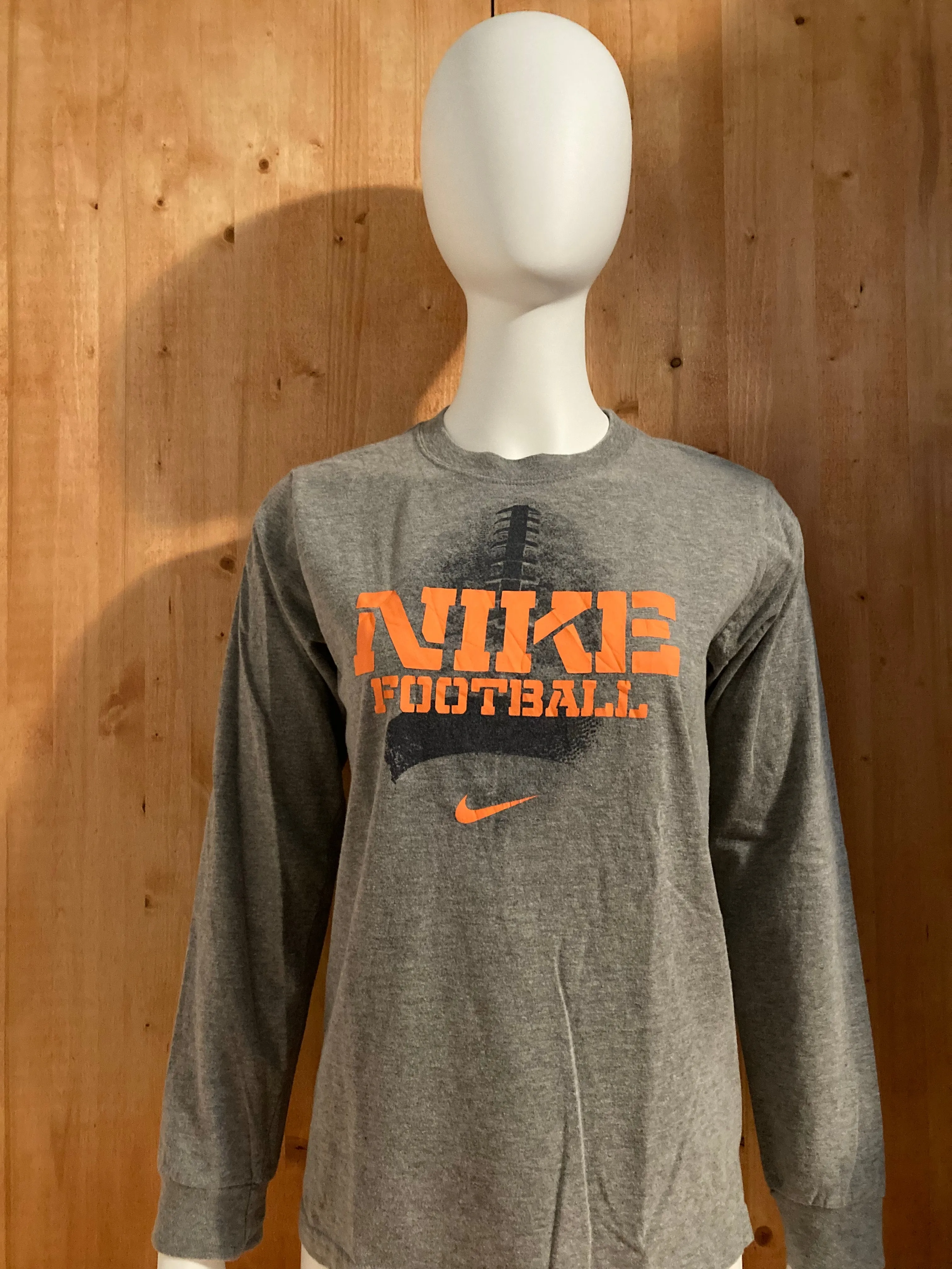 NIKE "FOOTBALL" Graphic Print Kids Youth Unisex T-Shirt Tee Shirt XL Xtra Extra Large Gray Long Sleeve Shirt