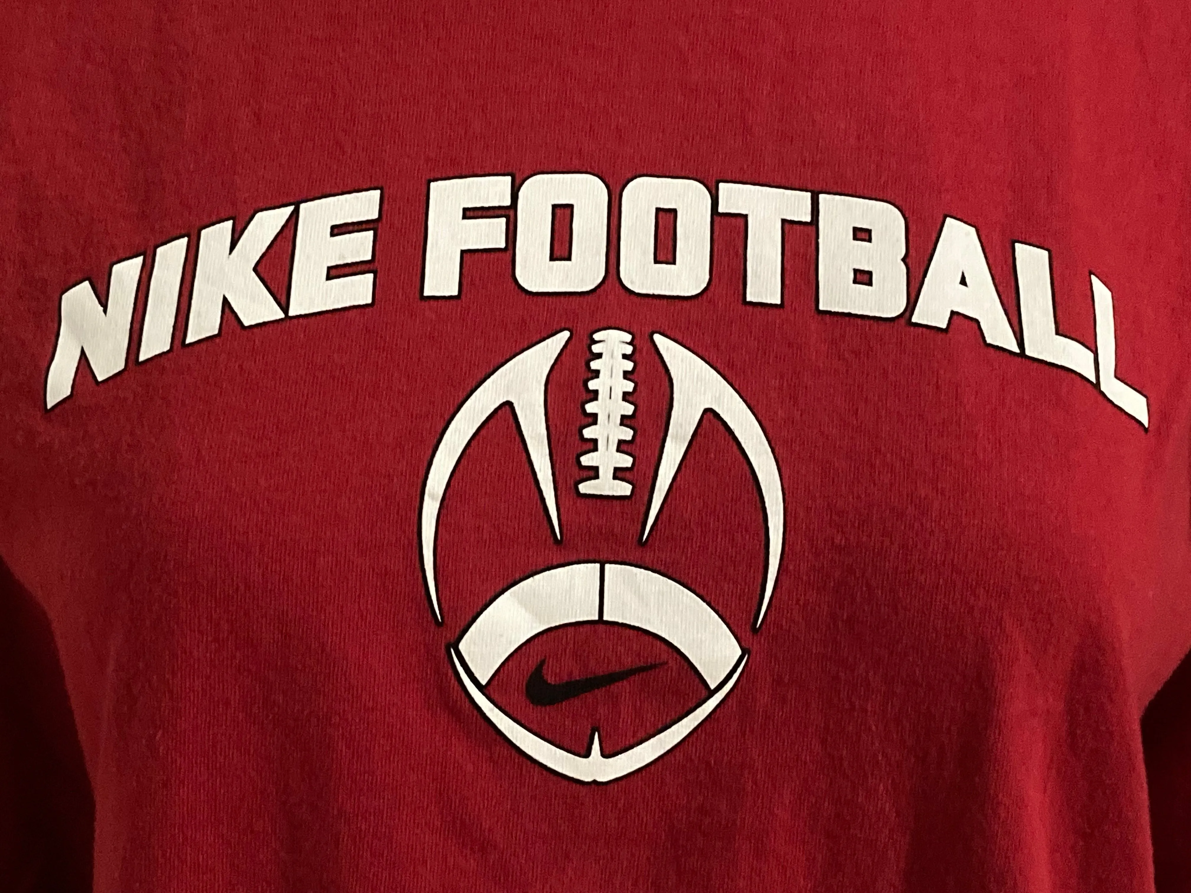 NIKE "FOOTBALL" Graphic Print Kids Youth Unisex T-Shirt Tee Shirt XL Xtra Extra Large Red Shirt