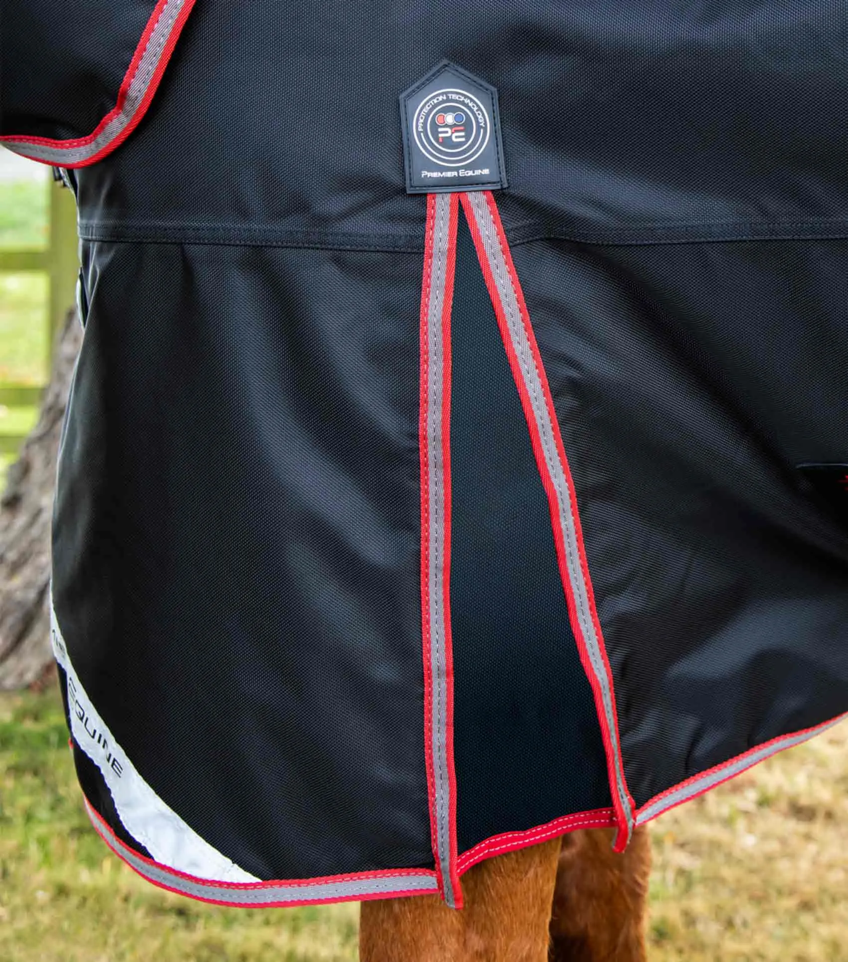 Titan 100g Turnout Rug with Snug-Fit Neck Cover Black